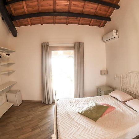 Domu Virginia Bed & Breakfast Castiadas Exterior foto