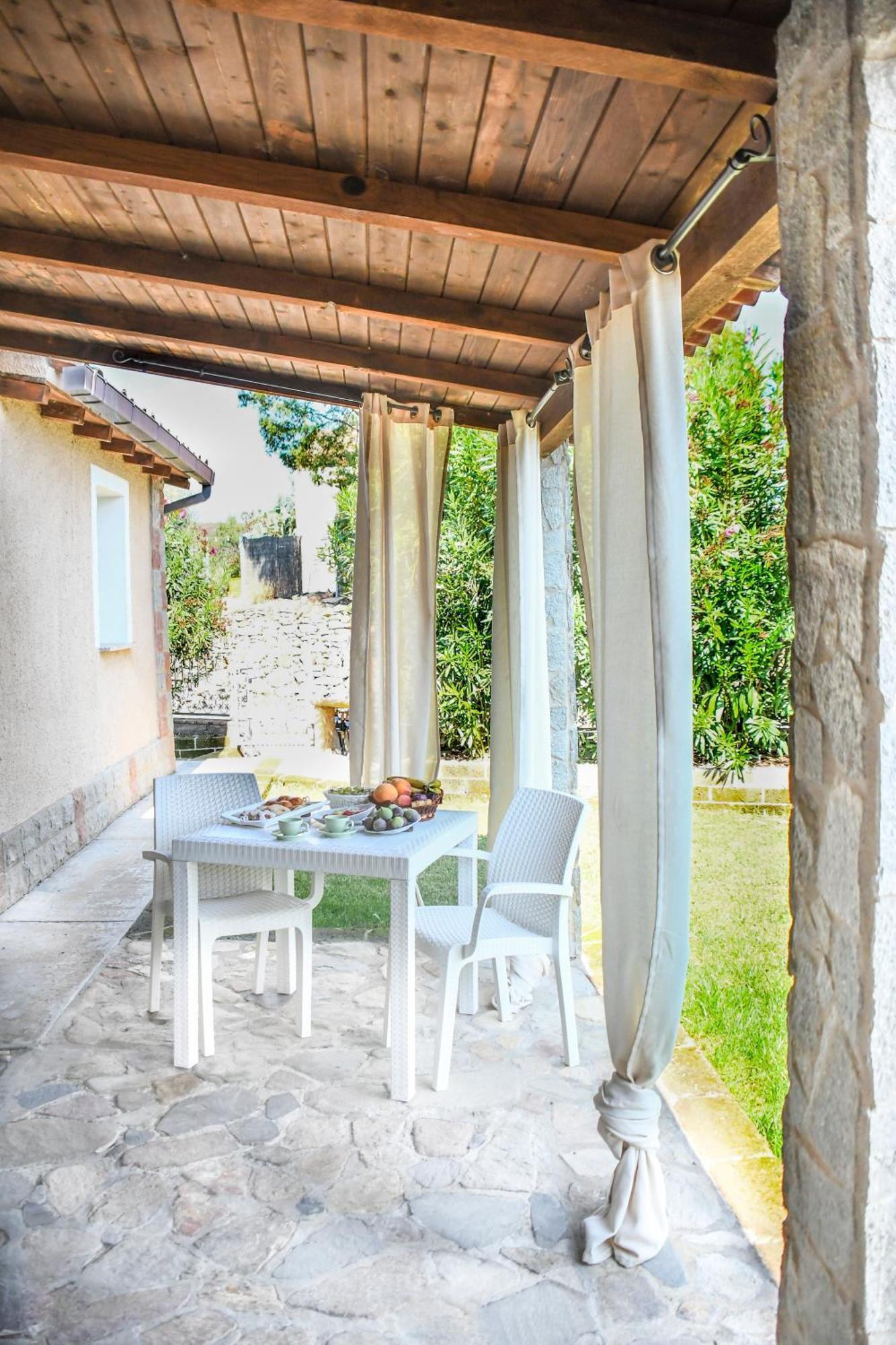 Domu Virginia Bed & Breakfast Castiadas Exterior foto