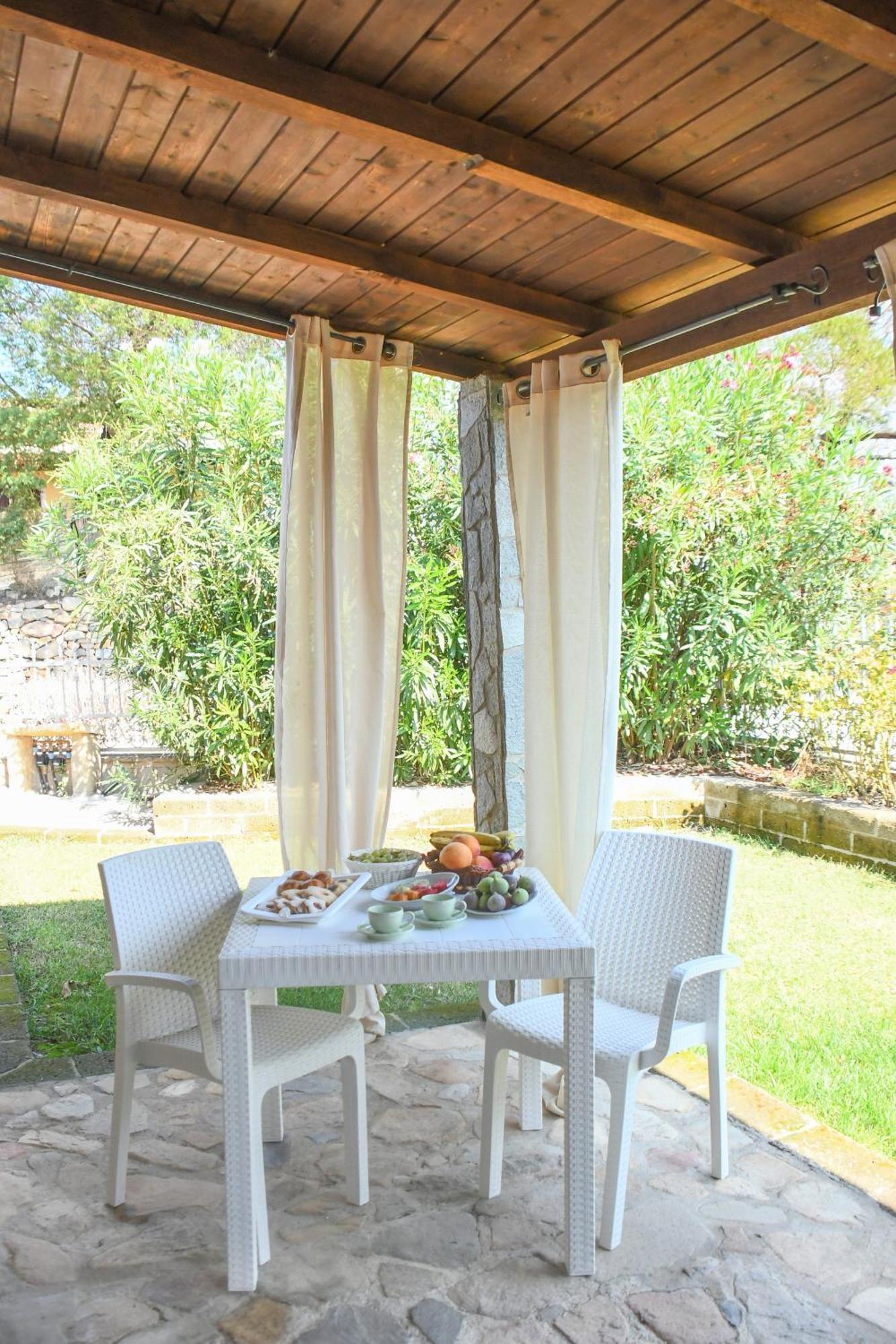 Domu Virginia Bed & Breakfast Castiadas Exterior foto
